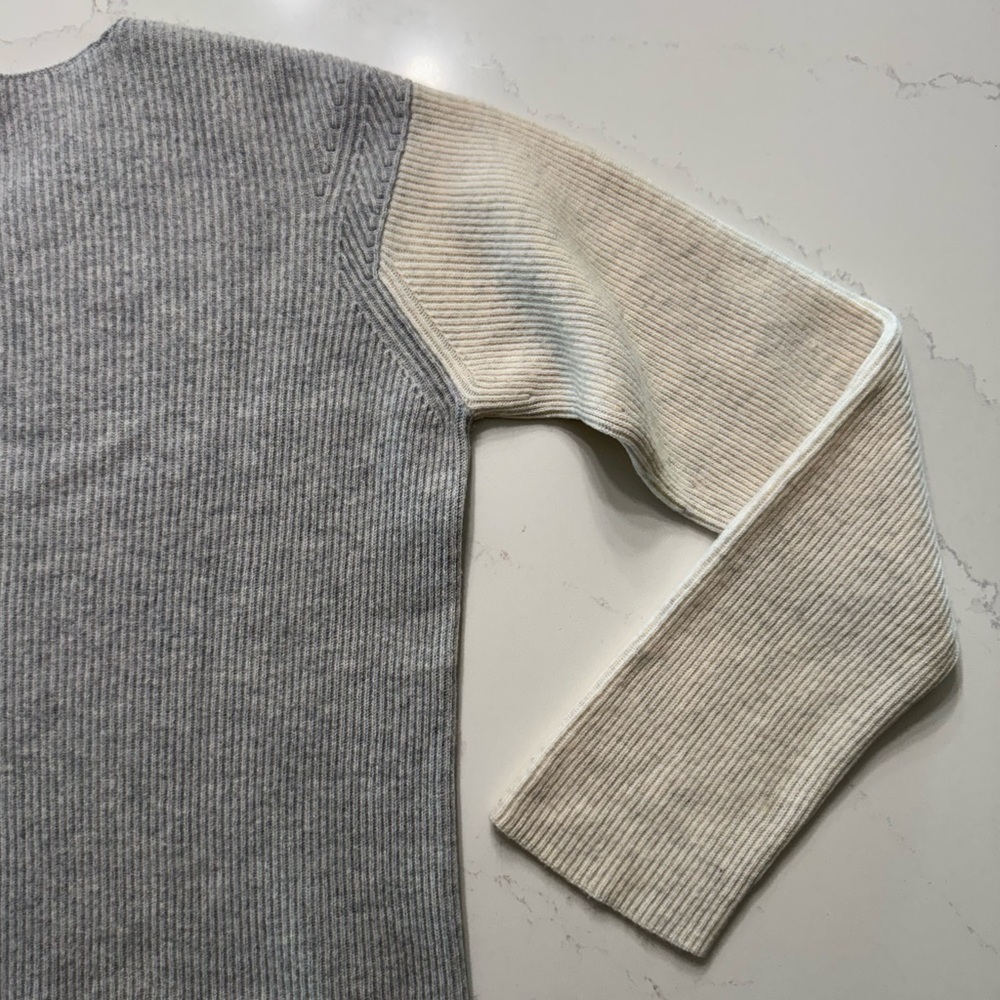 VINCE Cashmere Wool Blend Color
Block Soft Luxury V Neck Sweater (med - large) - Picture 8 of 16